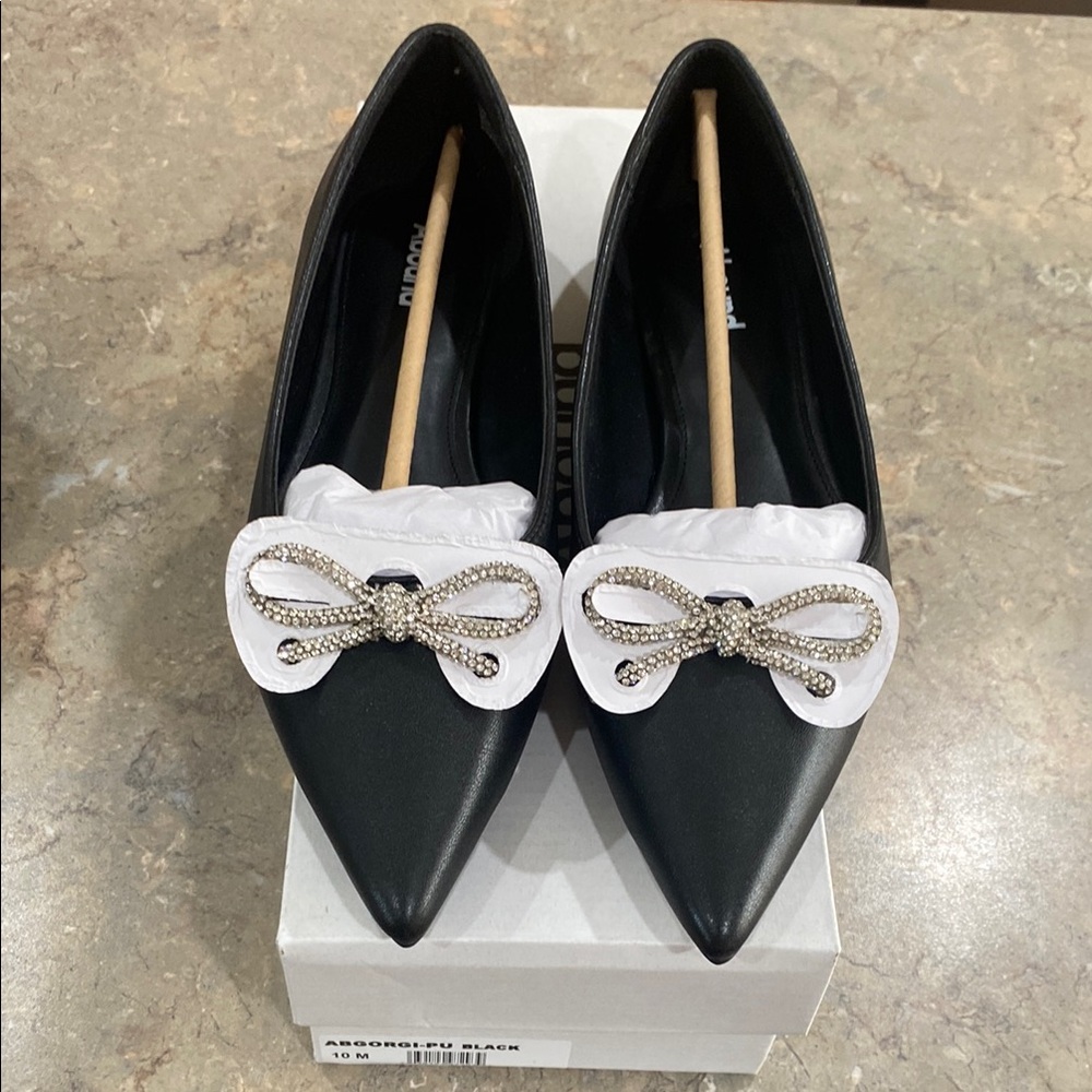 Elegant Black and White Flats with Satin Bow